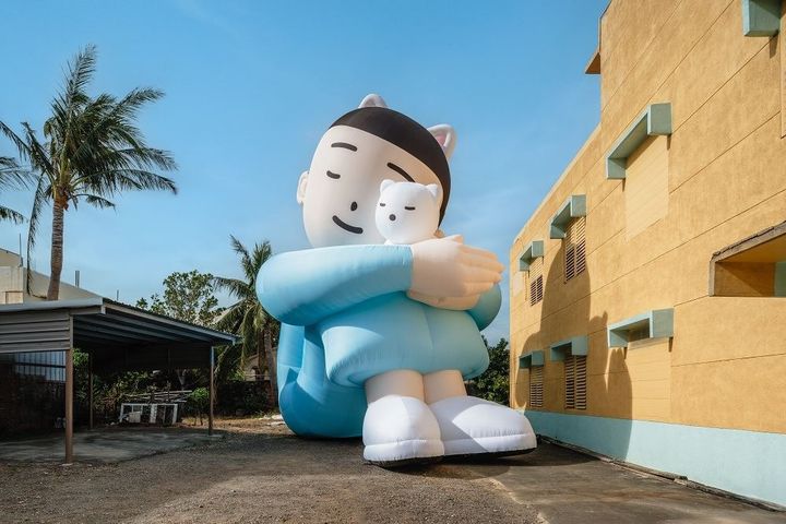 山内庸資「風城的女孩和貓」。　圖：屏東縣政府／提供