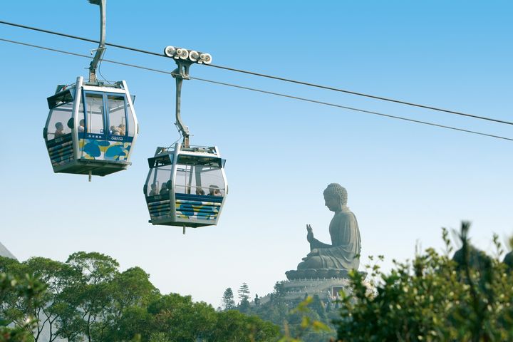 ▲搭乘昂坪360纜車飽覽壯麗山海，抵達天壇大佛感受心靈寧靜。　圖：香港旅遊發展局／提供