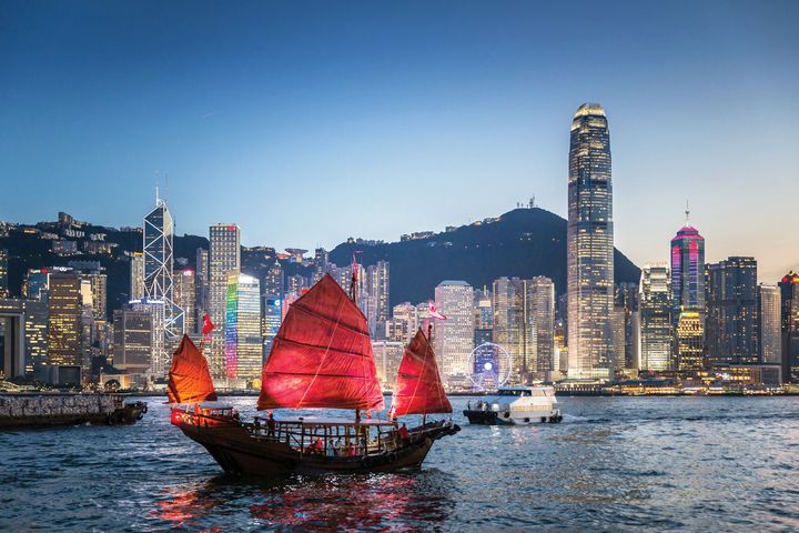 香港維港風光隨手一拍都是大片，讓父母隨時記錄炫耀子女孝心。　圖：香港旅遊發展局／提供