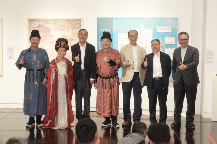 ▲與會貴賓參與開幕啟動儀式，齊聲高喊正式開展。　圖：社團法人中華翰維文化推廣協會／提供