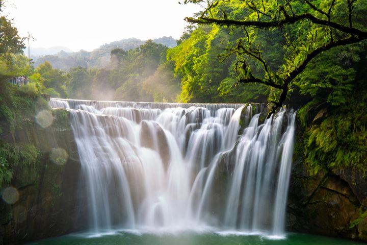 十分瀑布園區自5月至9月間延長開園時間。　圖：新北市政府觀光旅遊局／提供