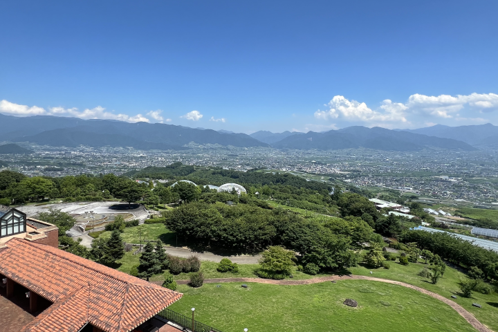 可欣賞富士山美景的溫泉飯店「水果公園富士屋飯店」就位於山梨笛吹川水果公園。　圖：向日遊顧問有限公司／提供