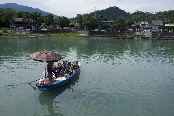 ▲新北微笑山線「和美山碧潭擺渡＋賞螢」結合碧潭水域獨特風光與和美山步道生態，感受自然生態的絕美魅力。　圖：新北市政府觀光旅遊局／提供
