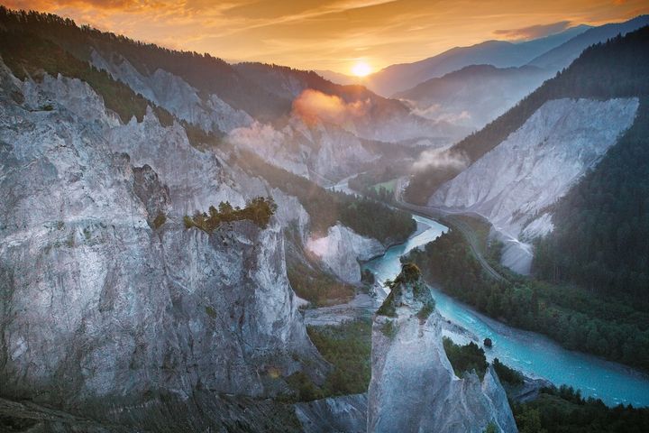 ▲由白堊岩斷層切割而成的萊茵峽谷。　圖：Flims Laax Falera Tourism／來源