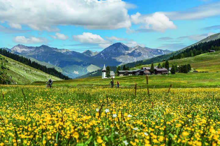 隸屬格勞賓登州的達佛斯，也是夏日騎單車的好去處。　圖：Graubunden Tourism–Andrea Badrutt／來源