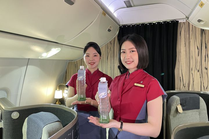 中華航空攜手台北101，將「台北101好水」搬上華航班機。　圖：中華航空／提供