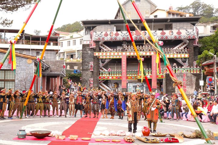 ▲南島族群婚禮傳遞原住民傳統婚禮文化，今年採魯凱族傳統貴族婚禮儀式。　圖：茂林國家風景區管理處／提供