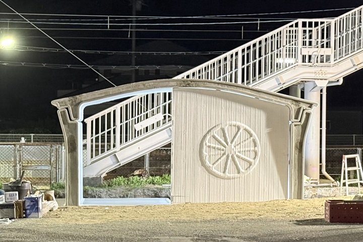 全世界第一座使用 3D 列印技術打造的 JR初島站。　圖：Serendix 株式會社／提供