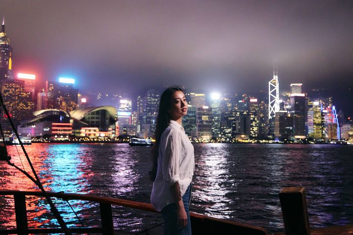 日本人氣女神、Instagram 擁有360萬粉絲的光希（Kōki）漫遊香港。　圖：香港旅遊發展局／提供 