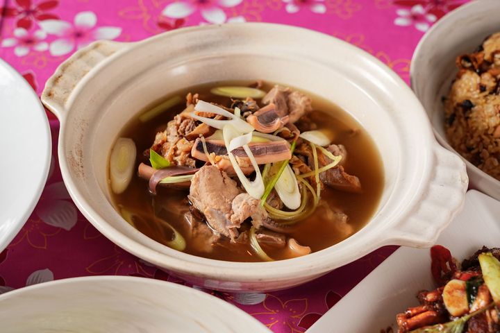 ▲經典酒家菜魷魚螺肉蒜是宴席上不可或缺的招牌佳餚，也收在古早台味自助饗宴必嚐菜單中。　圖：大溪笠復威斯汀／提供