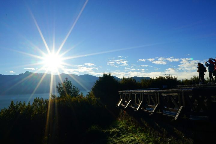 阿里山雲頂上謐境迎接曙光。　圖：阿里山賓館／提供