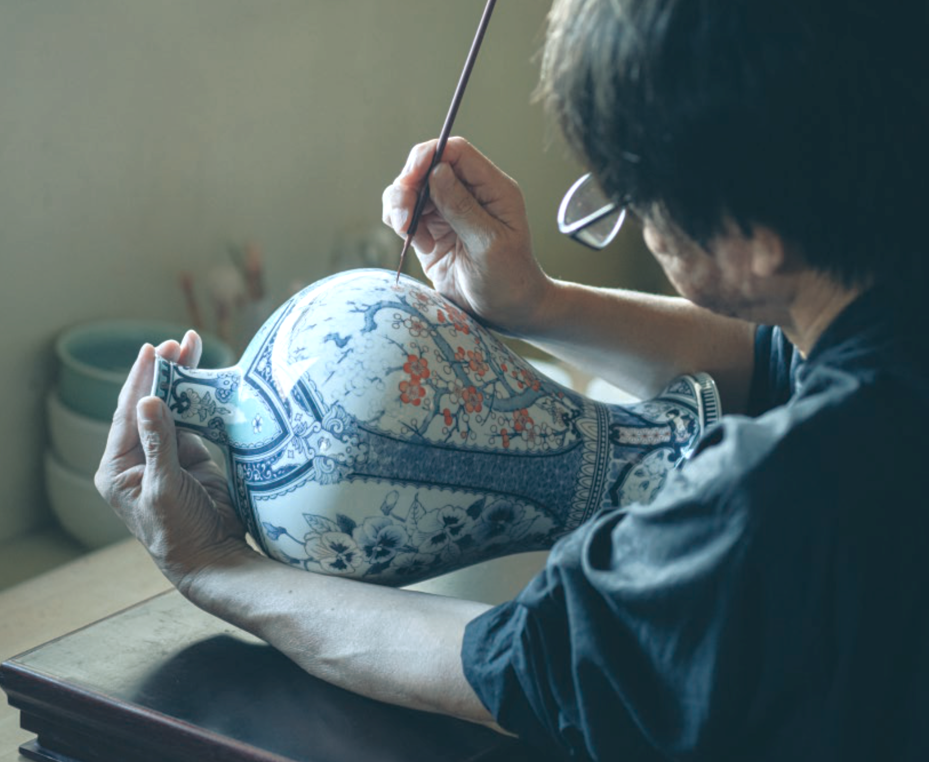▲鍋島燒以細緻的工藝和艷麗的色彩聞名，被譽為「日本最頂級的磁器」。　圖：伊万里鍋島焼協同組合／提供