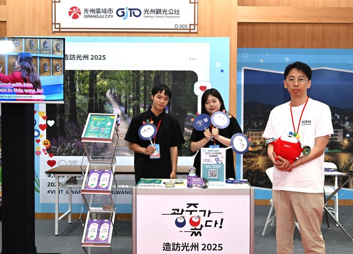 ▲光州廣域市旅遊城市部部長 Yoon chang-mo（右1）與團隊合影。　記者-王政／攝