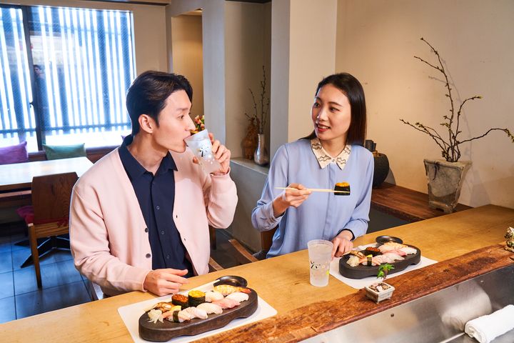 旅客透過 KKday 預訂 Suntory 指定餐廳，至餐廳用餐完畢時出示 KKday 憑證信，就能現場折抵1,000日圓。　圖：三得利／提供