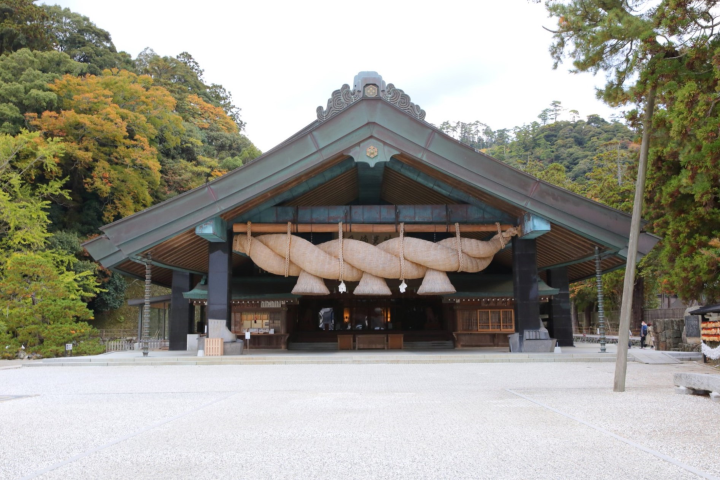 出雲大社－神樂殿，巨大的柱連繩為其特色。　圖：島根県観光連盟／提供
