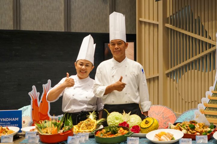 ▲日月潭力麗溫德姆溫泉酒店週年慶推出「泰棒了」系列活動，邀請泰國主廚來台獻藝，打造期間限定泰式自助饗宴，帶來濃濃南洋風。　圖：JR東日本大飯店台北／提供