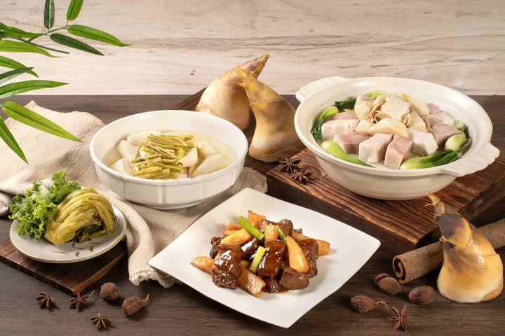▲台北天成大飯店翠庭中餐廳，推出鮮筍料理，由天成飯店集團行政總主廚王書年帶領主廚團隊獻藝，包含濃郁鹹香的砂鍋醃鮮湯、清甜爽口的老鹹菜㸆筍，以及香嫩腴滑的綠竹筍紅燒肉。　圖：台北天成大飯店／提供