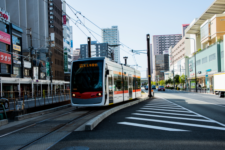 阪堺電車是目前大阪唯一的路面電車，又稱為「叮叮電車」。　圖：Osaka Convention & Tourism Bureau／提供