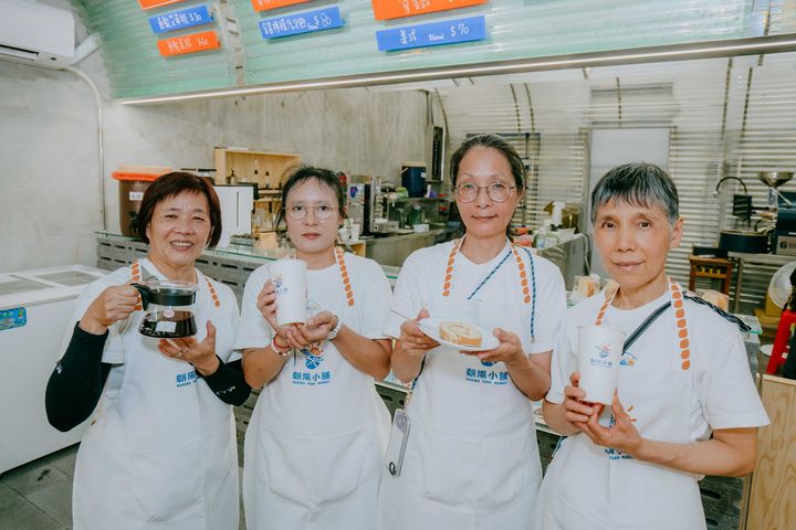 ▲朝陽社區由醜小鴨咖啡師訓練中心協助社區從烘豆、沖泡及風味提升咖啡產業品質。　圖：朝陽社區／提供