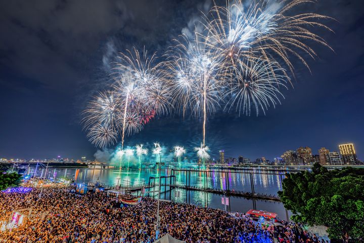 ▲大稻埕夏日節將在8月施放4場煙火，點亮夏日夜晚。　圖：臺北市政府觀光傳播局／提供