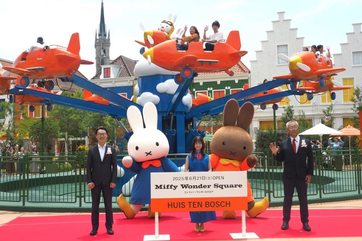 左起豪斯登堡代表取締役社長執行董事CEO髙村耕太郎、Miffy、橋本環奈、Melanie、株式會社迪克‧布魯納‧日本代表取締役社長鐵田昭吾。　記者-何昕穎／攝影