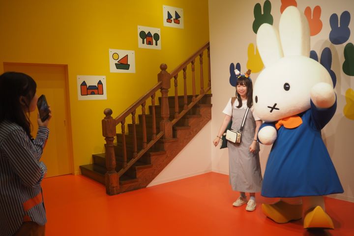 能與 Miffy 本尊互動的「迎賓藝廊」。　記者-何昕穎／攝影