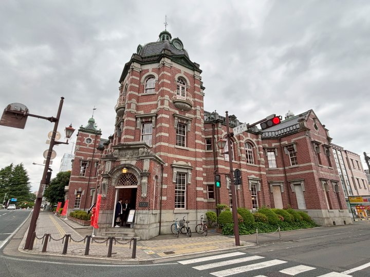 岩手銀行紅磚館過去為實際執業的銀行，目前已被指定為國家重要文化財。
