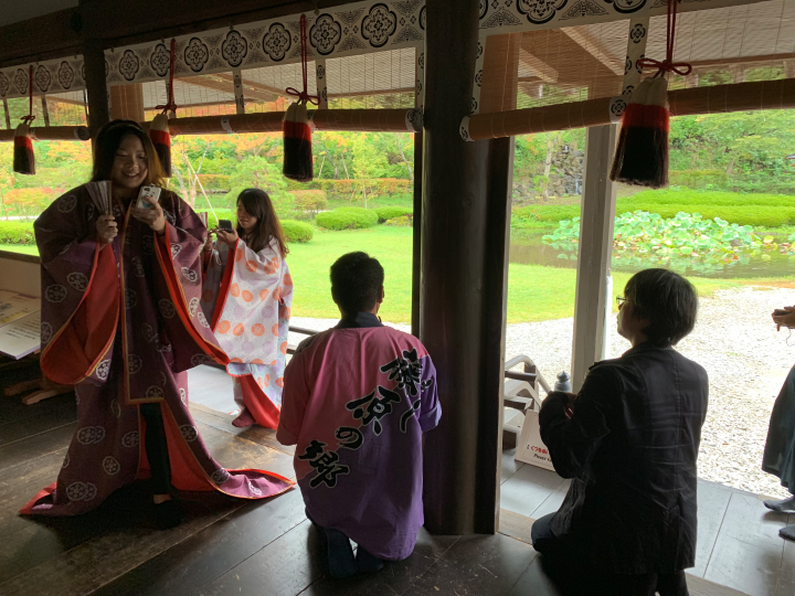 江刺藤原之鄉提供多款日本貴族服飾供遊客試穿體驗。
