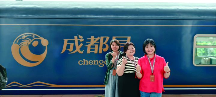 ▲台灣中國旅行社看準高端火車旅遊市場爆發力，推出適合兩人自由成行的產品組合，歡迎同業共享商機。　記者-歐彥君／攝