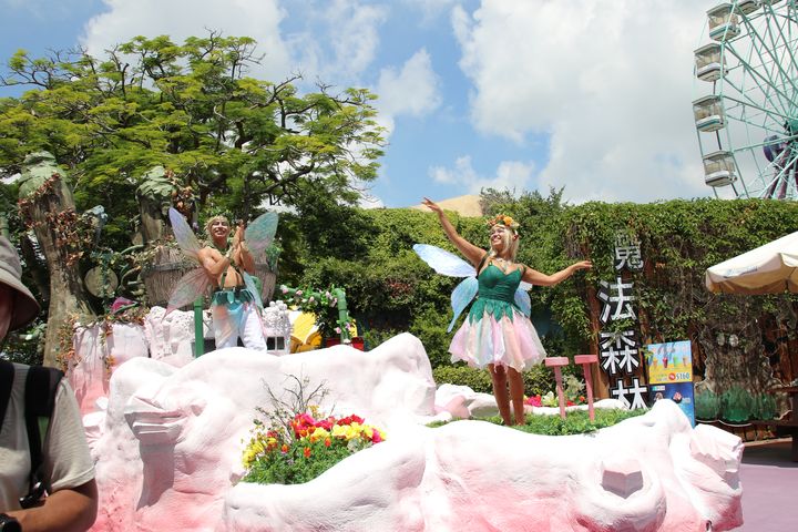 ▲暑假推出高達四輛巨型花車的大規模精靈遊行表演。　圖：麗寶樂園渡假區／提供