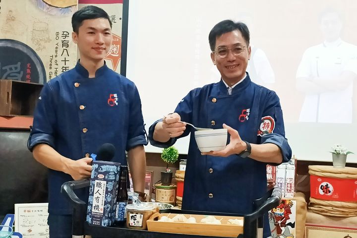 ▲此次活動透過「職人手作 DIY」、「永續釀食創意料理」以及在地品牌聯名甜點，提供參與者沉浸式體驗。　圖：味榮食品／提供