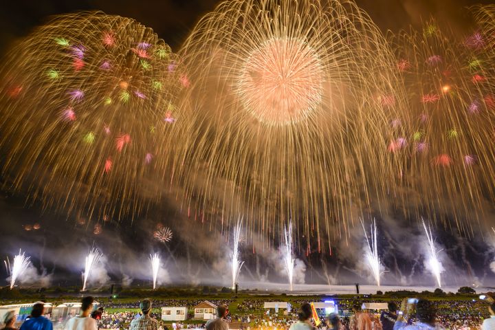 日本唯一的二尺玉花火競技大會－山形縣「酒田花火大會」。　圖：太平洋旅行社／提供
