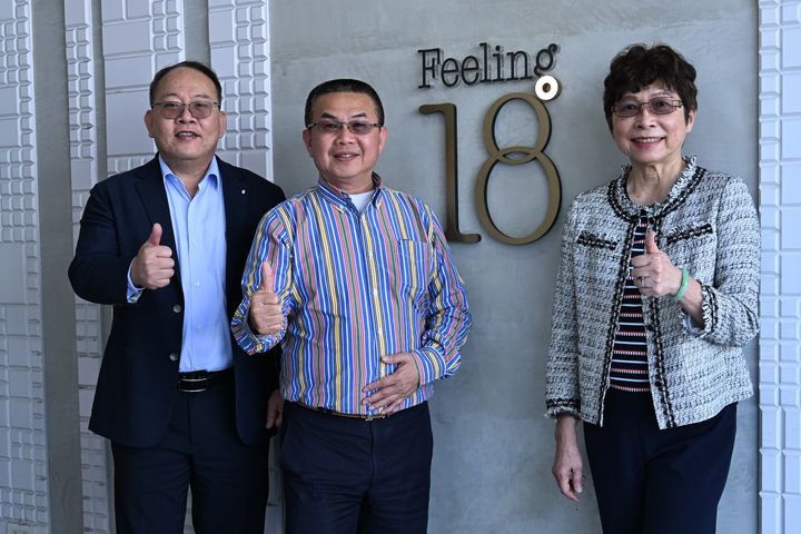 ▲（左起）南投縣政府觀光處處長陳志賢、「Feeling18」創辦人茆晉（日牂）、台灣旅遊交流協會執行委員會主委賴瑟珍。　記者-王政／攝
