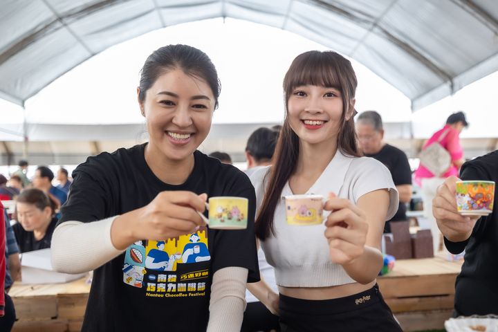 ▲在南投縣縣長許淑華的推動下，巧克力咖啡節逐漸打出知名度，並融入電動車等永續關鍵。　圖：南投縣政府／提供