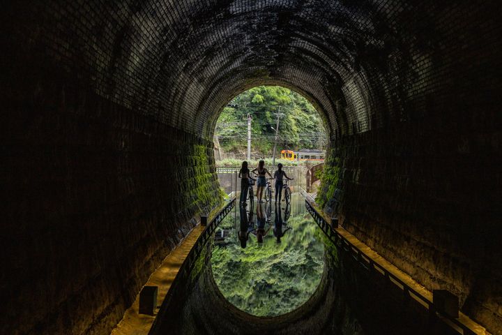 ▲三貂嶺生態友善隧道「鏡面水池」絕美倒影超好拍。　圖：新北市政府觀光旅遊局／提供
