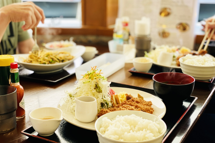  日本的平價家庭餐廳是外食的好選擇。　圖：Photo AC／來源