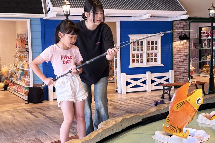 ▲重達1公斤多的「大魚」，需要用雙手才有辦法抱起來。　圖：寶熊漁樂碼頭／提供