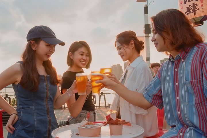 ▲三五好友漫遊大稻埕，來趟藍色水路之旅，留下夏日美好回憶。　圖：臺北市政府／提供