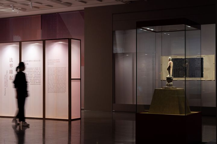 ▲《一瞬一旅》展覽將館藏造像、塔銘、佛塔與經幢等45組展件，分成四個單元展出。　圖：中台世界博物館／提供