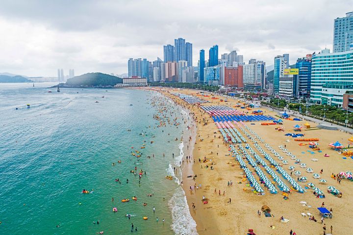 釜山海雲台是著名海灘和度假勝地，有遼闊沙灘和美麗海景。　圖：長榮航空／提供 