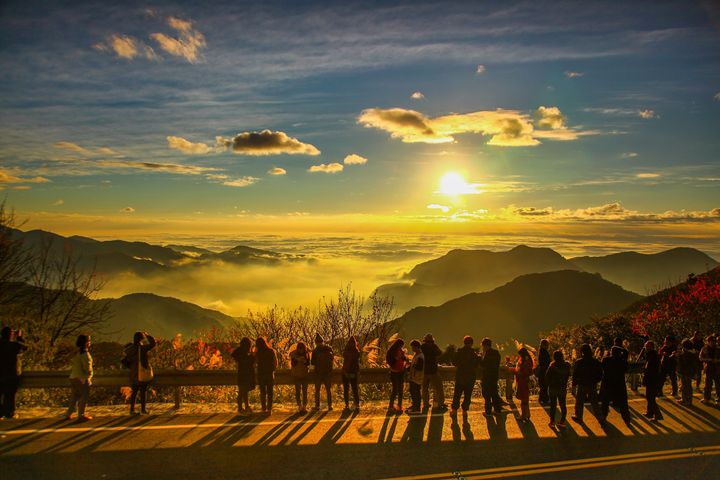 阿里山森林遊樂區的晚霞。　圖：嘉義縣文化觀光局／提供