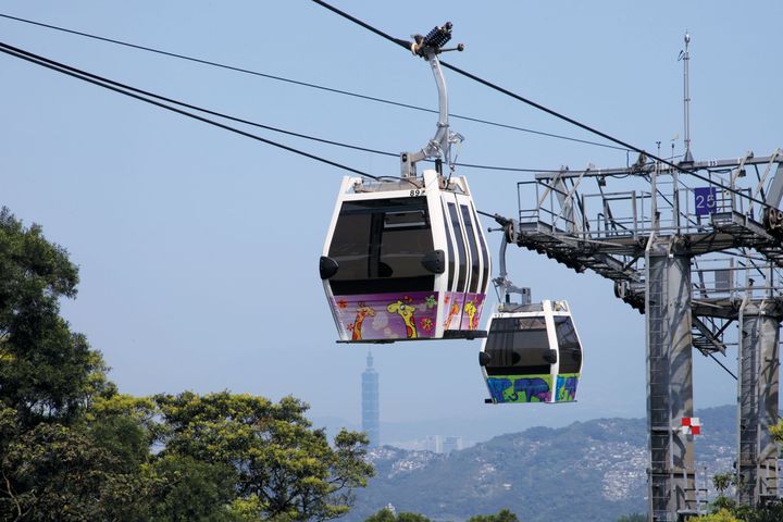 「貓空一日遊套票」內含貓纜搭乘券，享受高空視角俯瞰臺北市景，輕鬆串聯山城旅程與自然風光。　圖：臺北市政府觀光傳播局／提供 