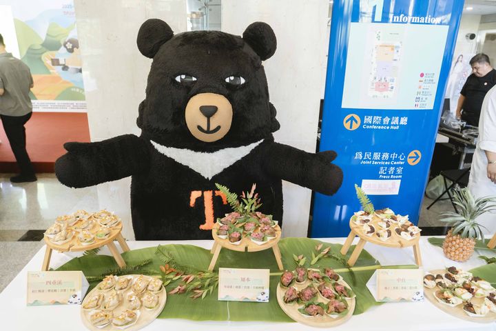 ▲「台灣造型溫泉料理」，象徵19大溫泉區與在地美食，邀民眾一同遊泉台、啖美食。　圖：花東縱谷國家風景區管理處／提供