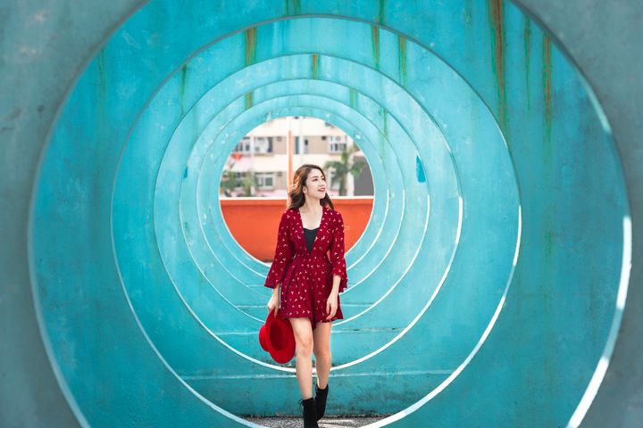 香港夢幻打卡點－觀塘夢幻藍色時光隧道。　圖：shutterstock／來源 