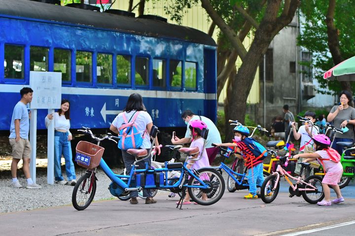 ▲東豐自行車道沿途田園景致與樹蔭相伴，0蛋月台等地標成為騎行間的驚喜。　圖：臺中市政府／提供