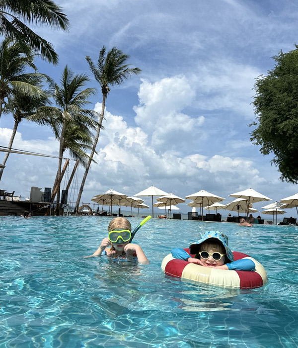 ▲一島一飯店椰島的無邊際泳池,全家人開心玩水。 圖:芬達旅遊/提供