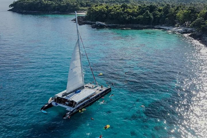 ▲搭乘帆船暢玩雙島。 圖:芬達旅遊/提供