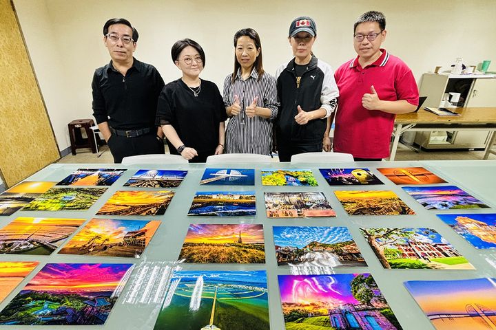 ▲「玩轉臺南・百樣精彩」攝影比賽委員與入圍作品。　圖：臺南市政府觀光旅遊局／提供