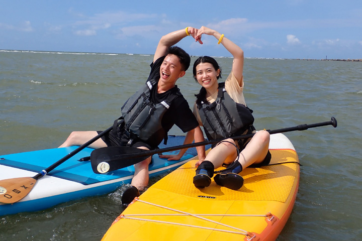 「瘋玩大安海」系列活動，一起來體驗 SUP 立式划槳。　圖：臺中市政府觀光旅遊局／提供