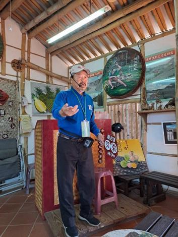 ▲林仙化在龍崎牛埔泥岩水土保持教學園區擔任義工20年。 圖:台南市政府觀光旅遊局/提供